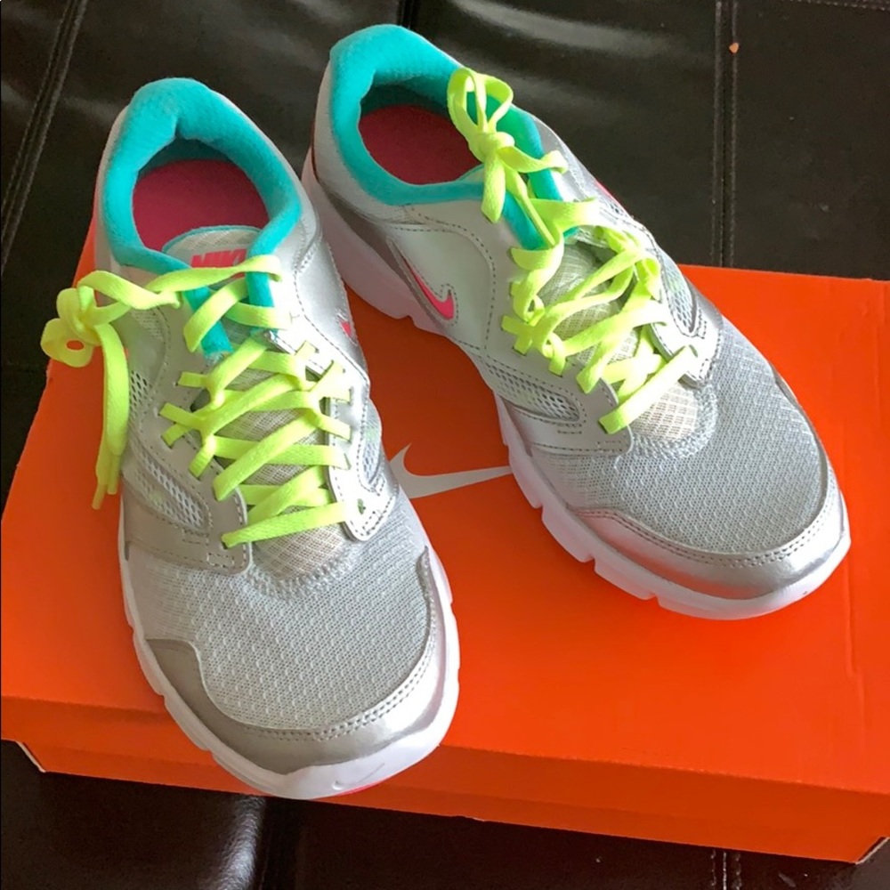 NIB Nike Color Block Flex 3 Experience Sneaker